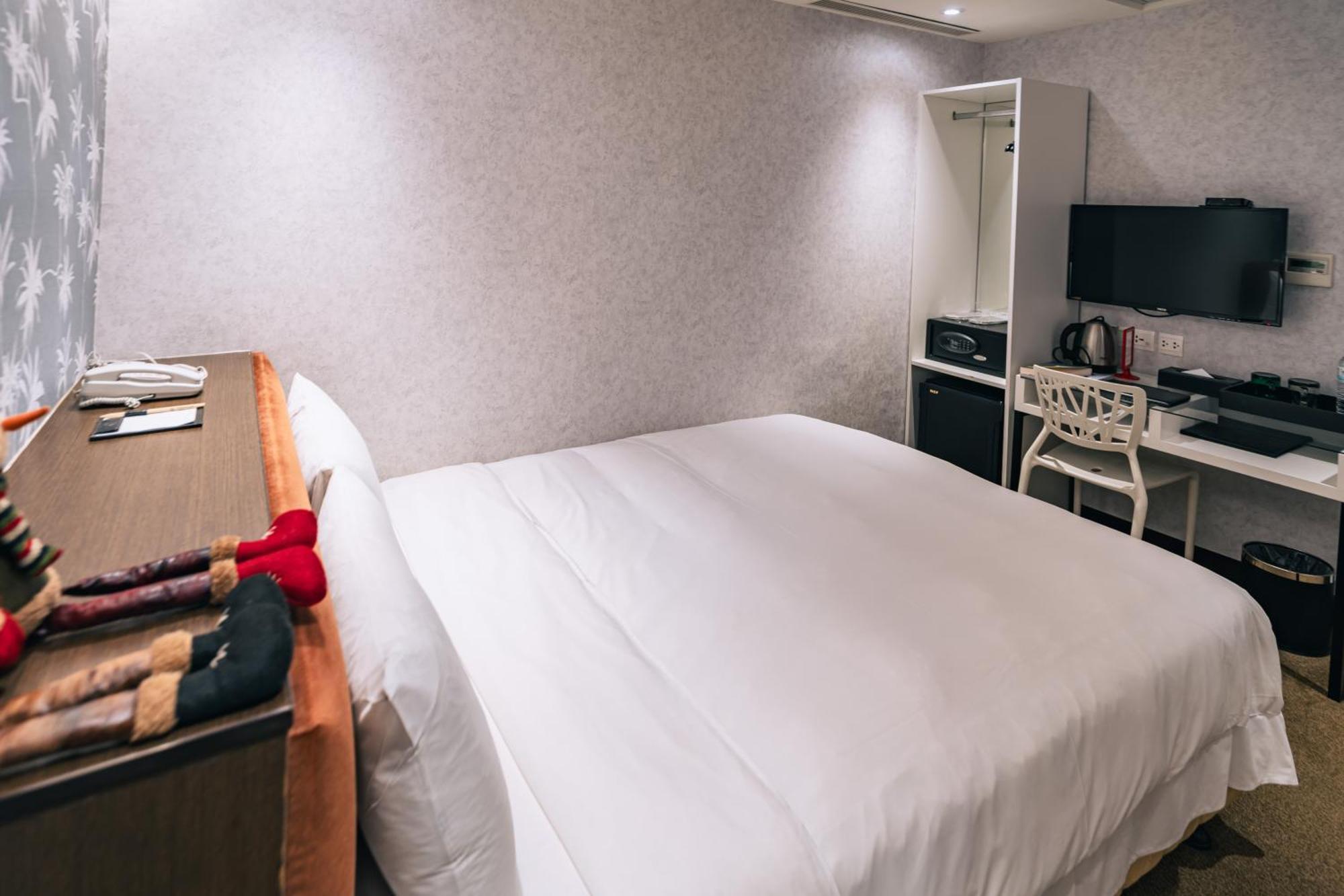 Hotel Puri Taipei Station Branch Bagian luar foto